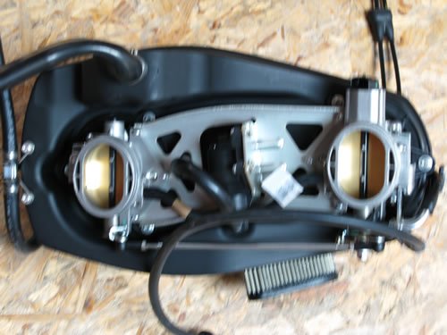 Ducati 848 EVO airbox &throttle bodies - Klik op de afbeelding om het venster te sluiten