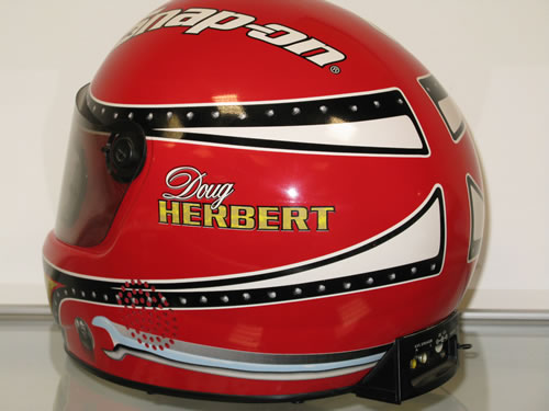 Snap-on Doug Herbert helmet 1:1 Am/Fm cd player very rare item! - Klik op de afbeelding om het venster te sluiten